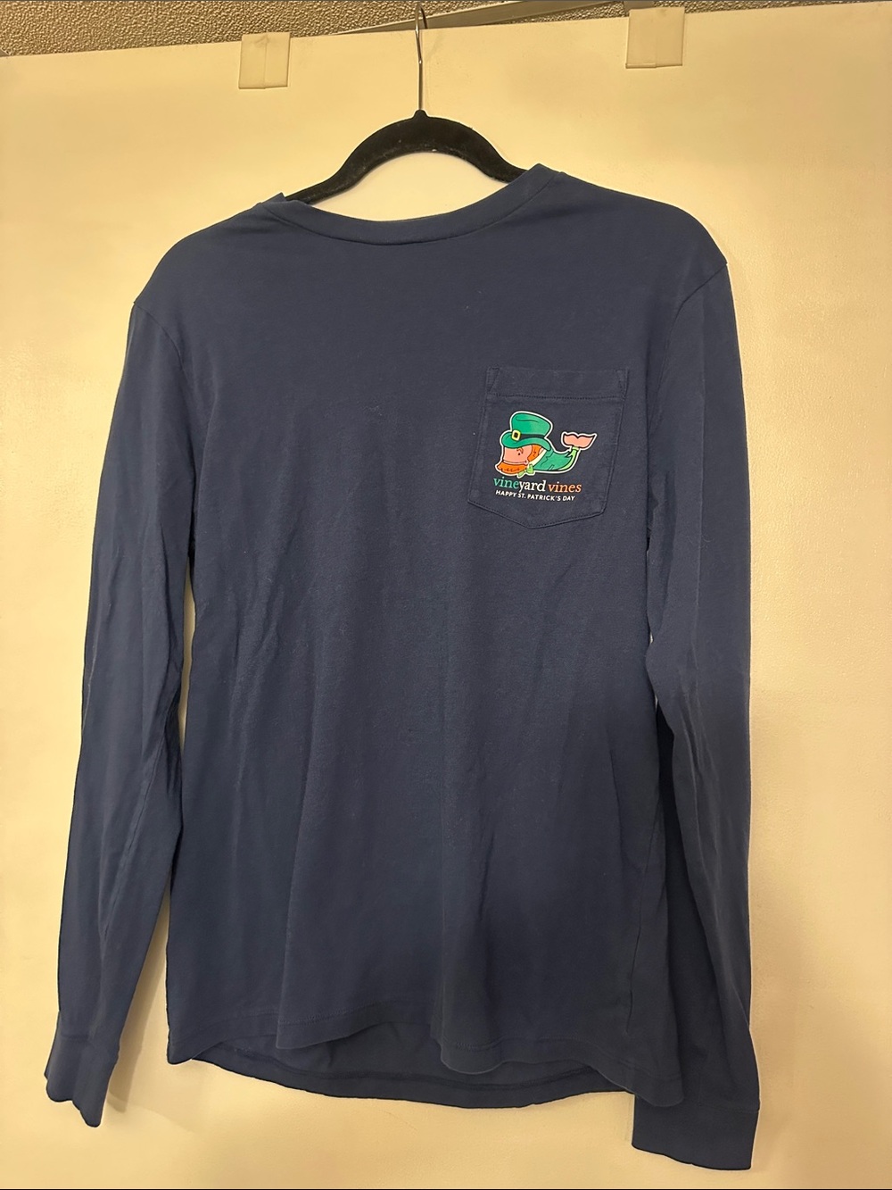 Vineyard Vines Navy St Patrick’s Day Long-Sleeve Pocket Tee with Whale Patch - Picture 2 of 6